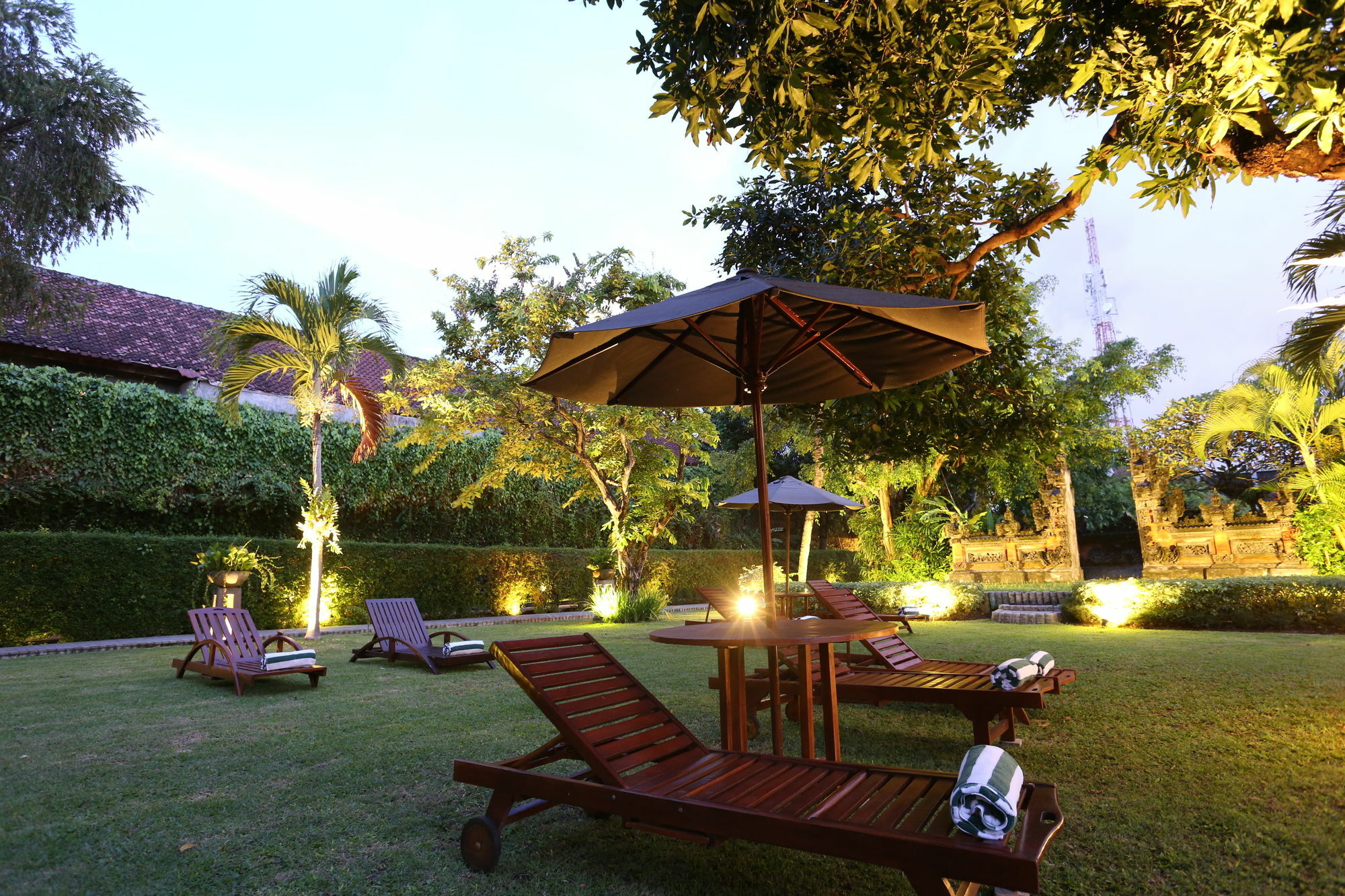 The Cakra Hotel Denpasar  Exterior photo