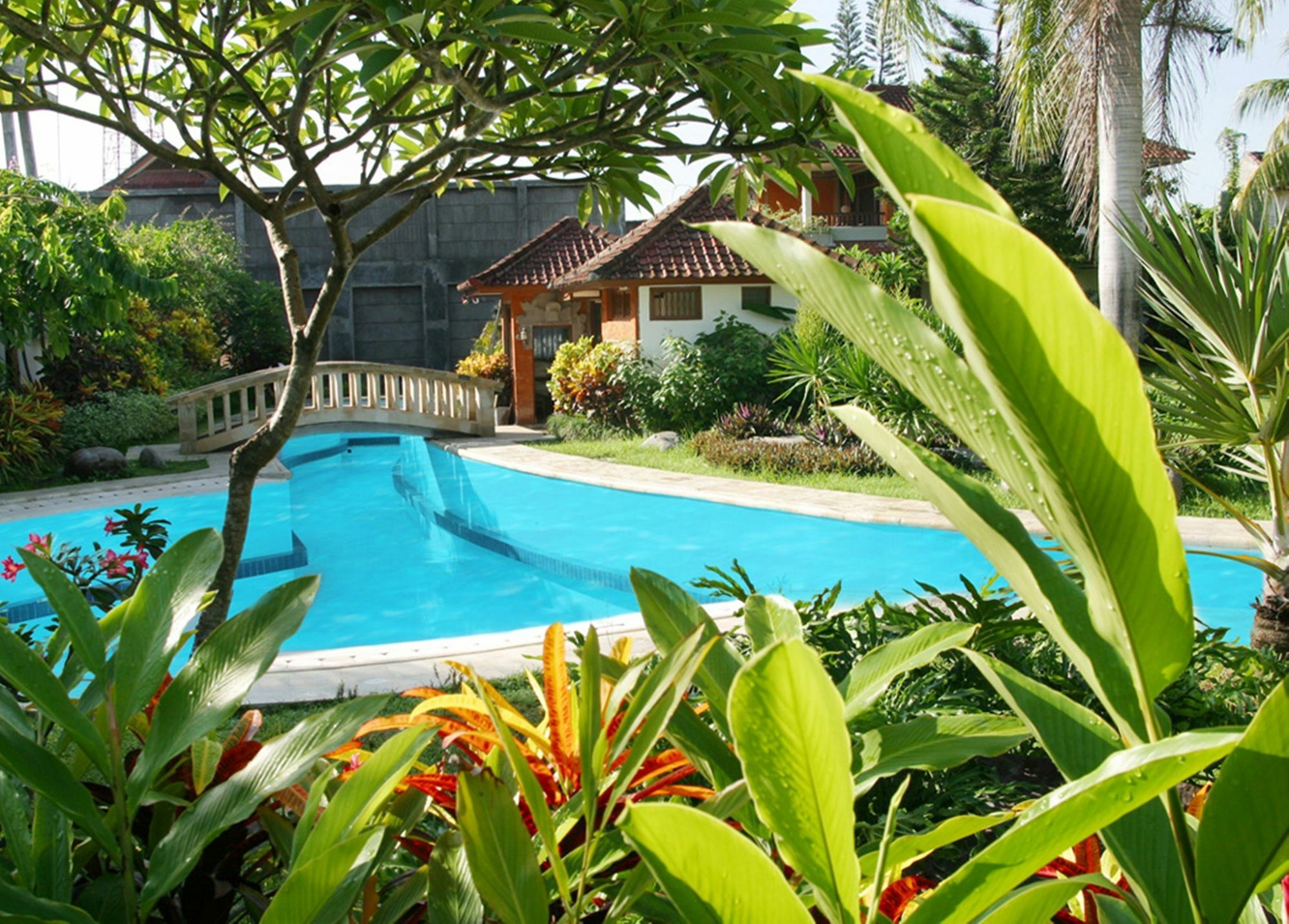 The Cakra Hotel Denpasar  Exterior photo